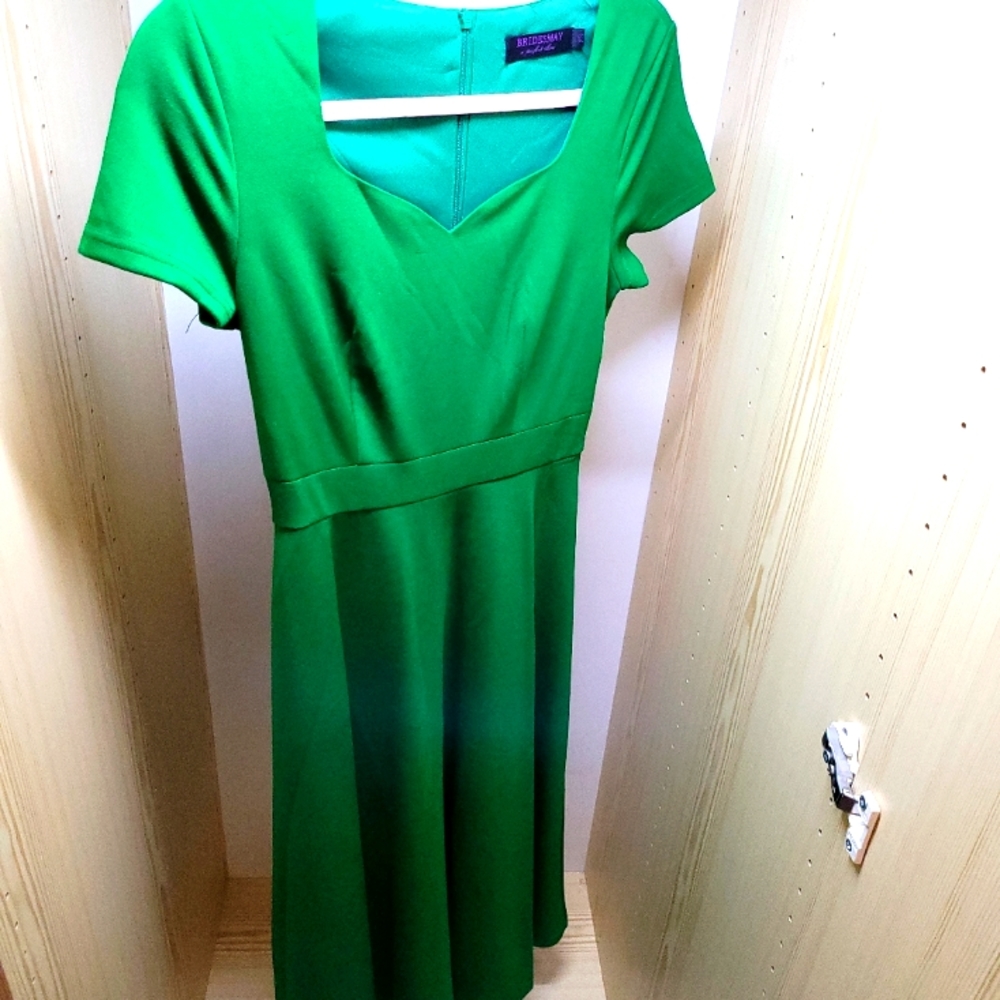 Elegant Green Midi Dress